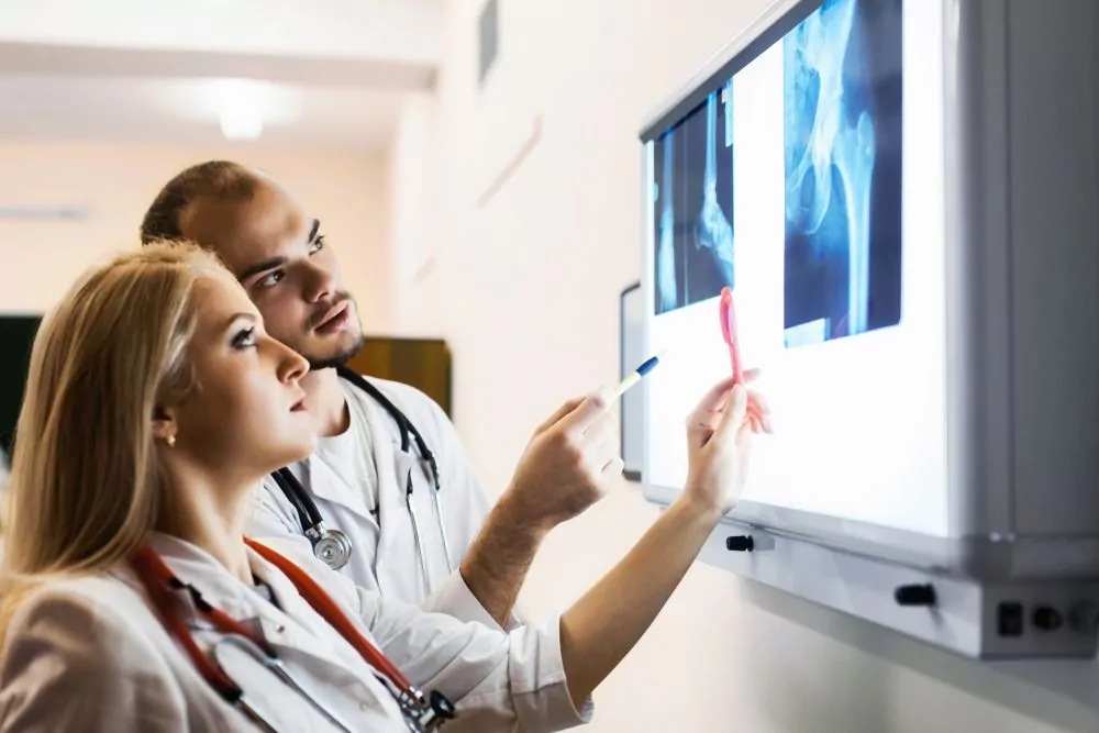 doctors examining bone fracture victim